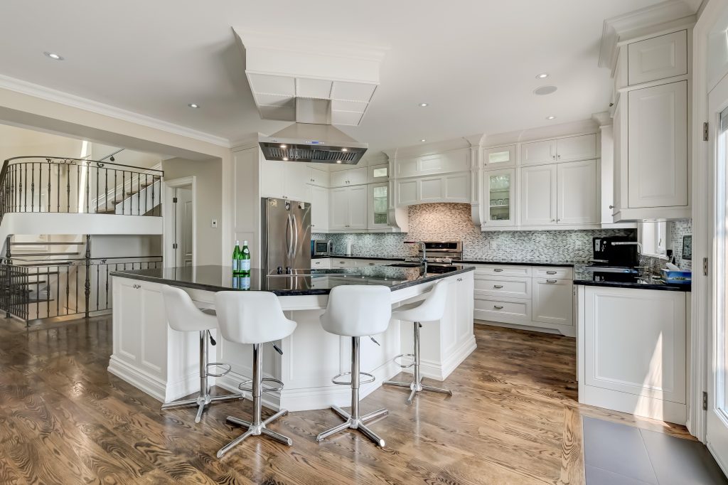 Explore,Stunning,Photos,Of,A,Renovated,Luxury,Kitchen,And,Dining