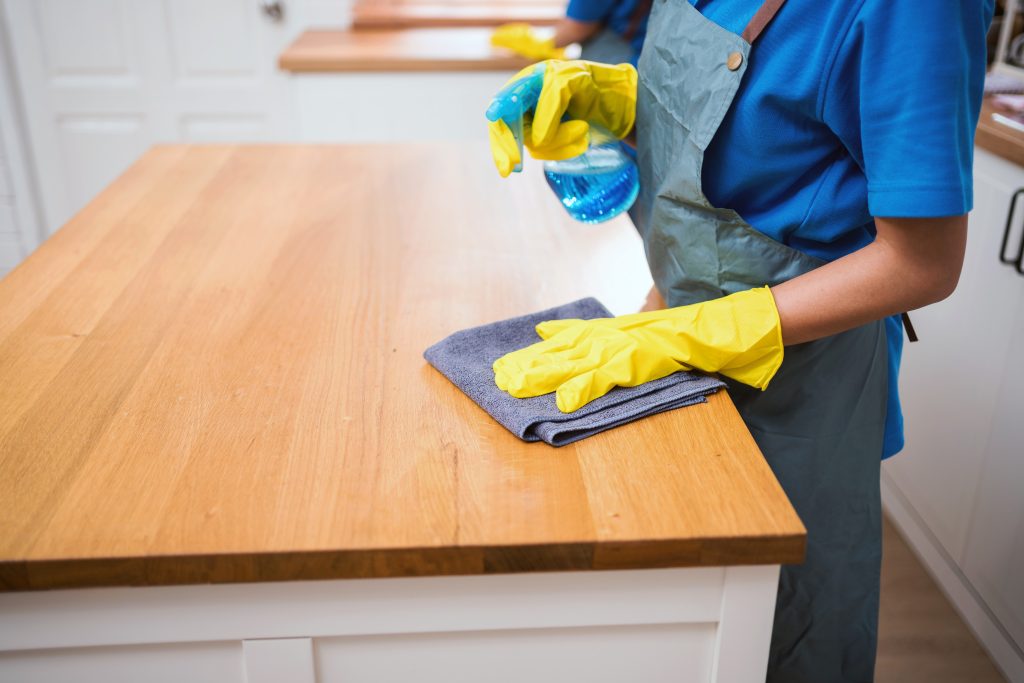 Professional,Asian,Woman,Cleaning,Service,Wearing,Yellow,Rubber,Gloves,,Using